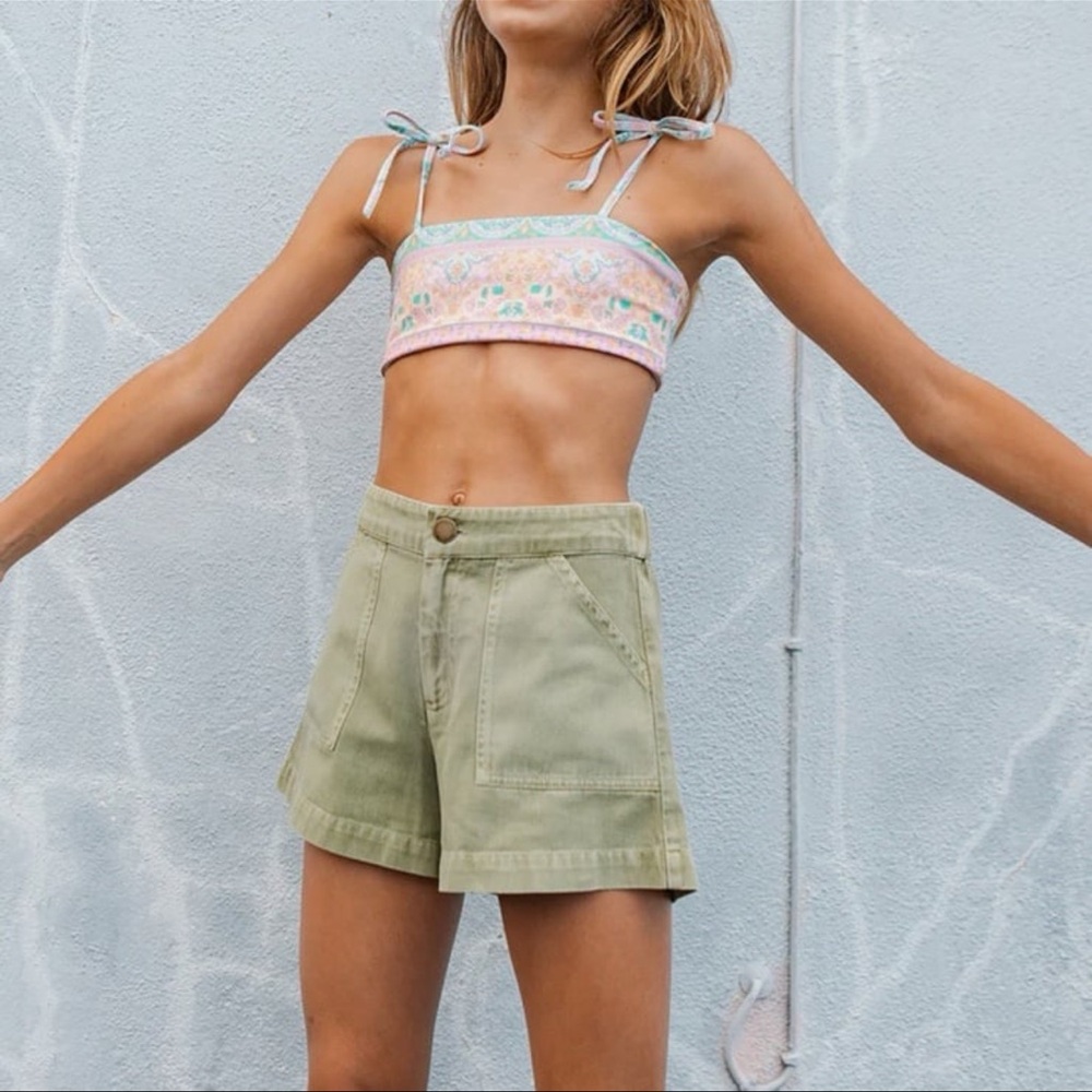 NWT Girls Billabong Tomboy Cargo Shorts Medium